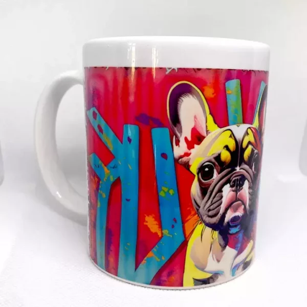 Mug tasse avec illustration bouledogue français avec un fond graffiti rouge et bleu